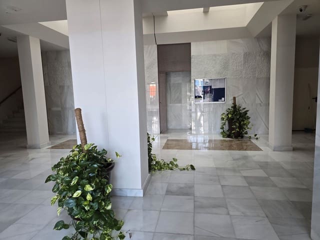 Piso de 3 habitaciones en Rodeo Alto - Guadaiza - La Campana, Marbella en venta con garaje - 325.000 € (Ref: 9543963)