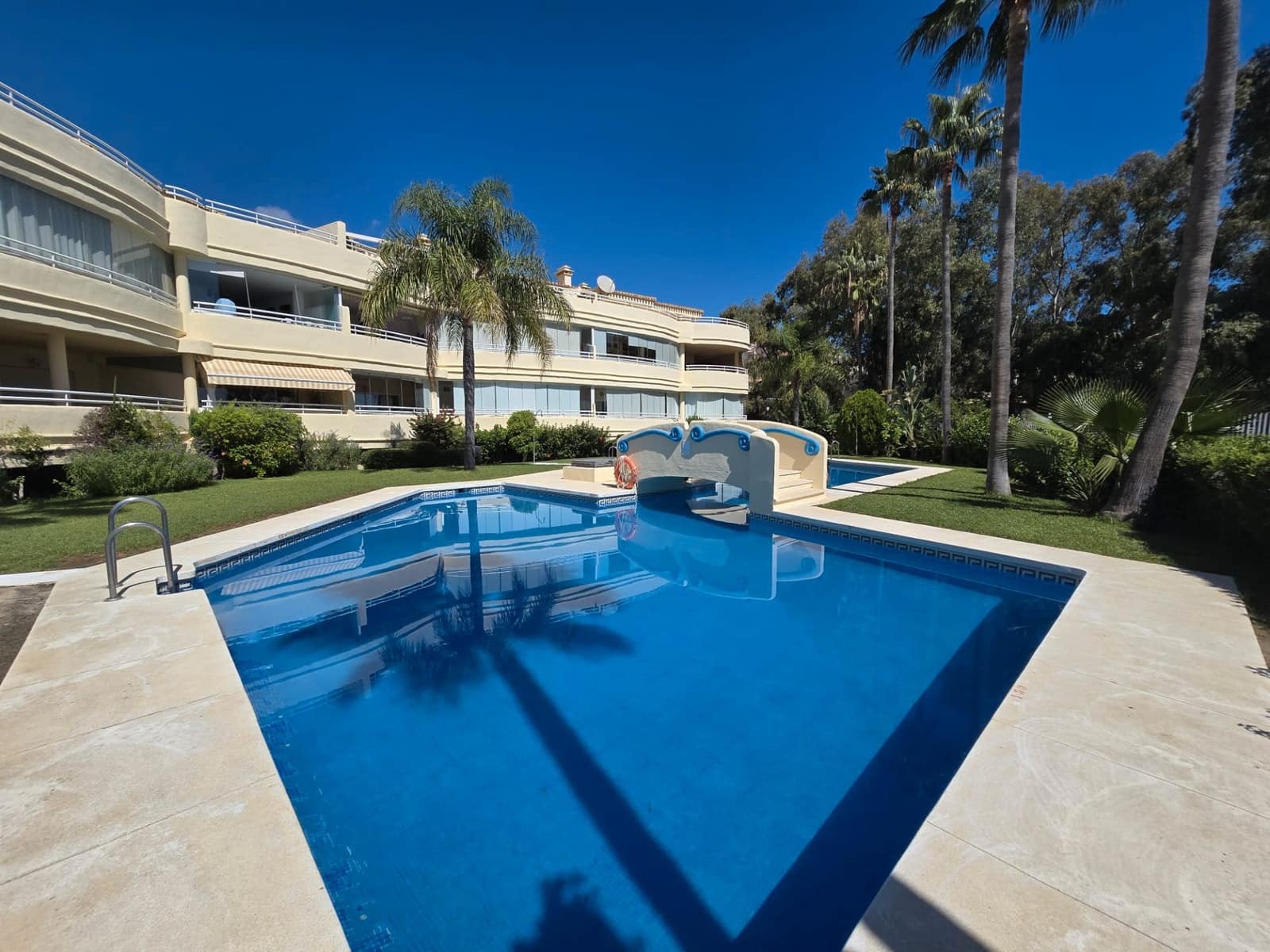 2 soveværelse Lejlighed til salg i Benalmadena med swimmingpool - € 640.000 (Ref: 9543966)