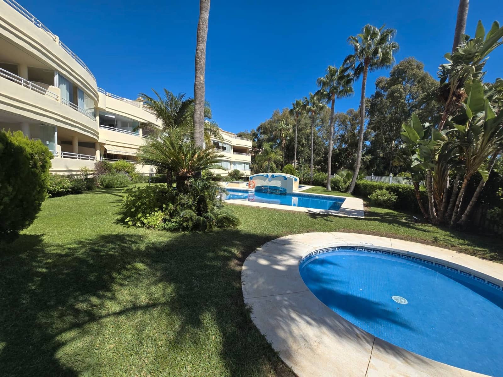 2 soveværelse Lejlighed til salg i Benalmadena med swimmingpool - € 640.000 (Ref: 9543966)