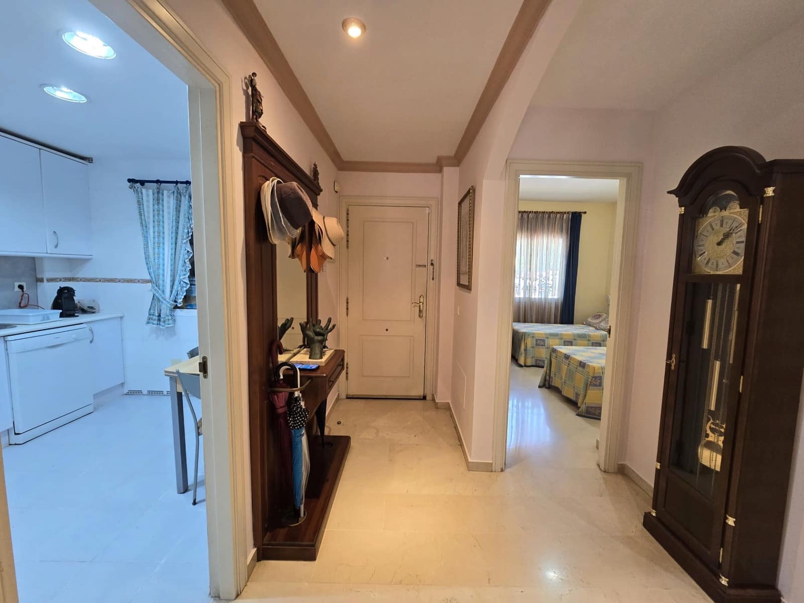 Piso de 2 habitaciones en Marbella en venta con piscina garaje - 560.000 € (Ref: 9543967)