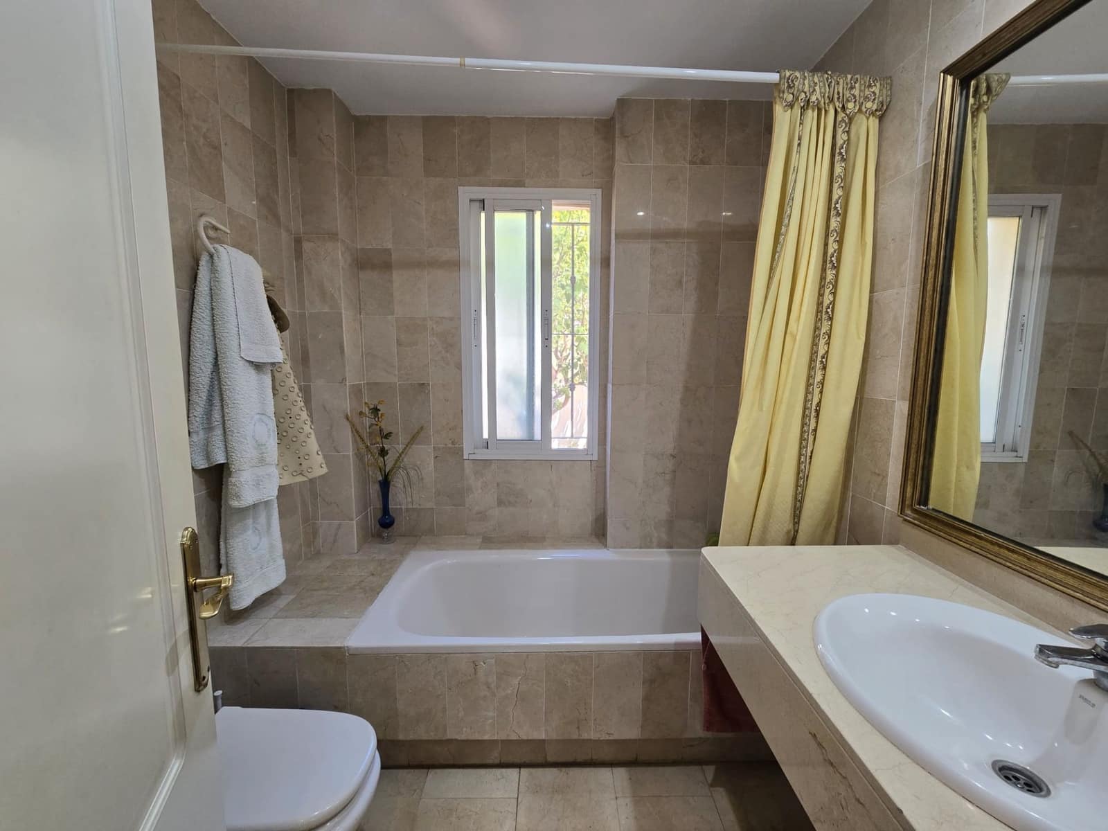 Piso de 2 habitaciones en Marbella en venta con piscina garaje - 560.000 € (Ref: 9543967)