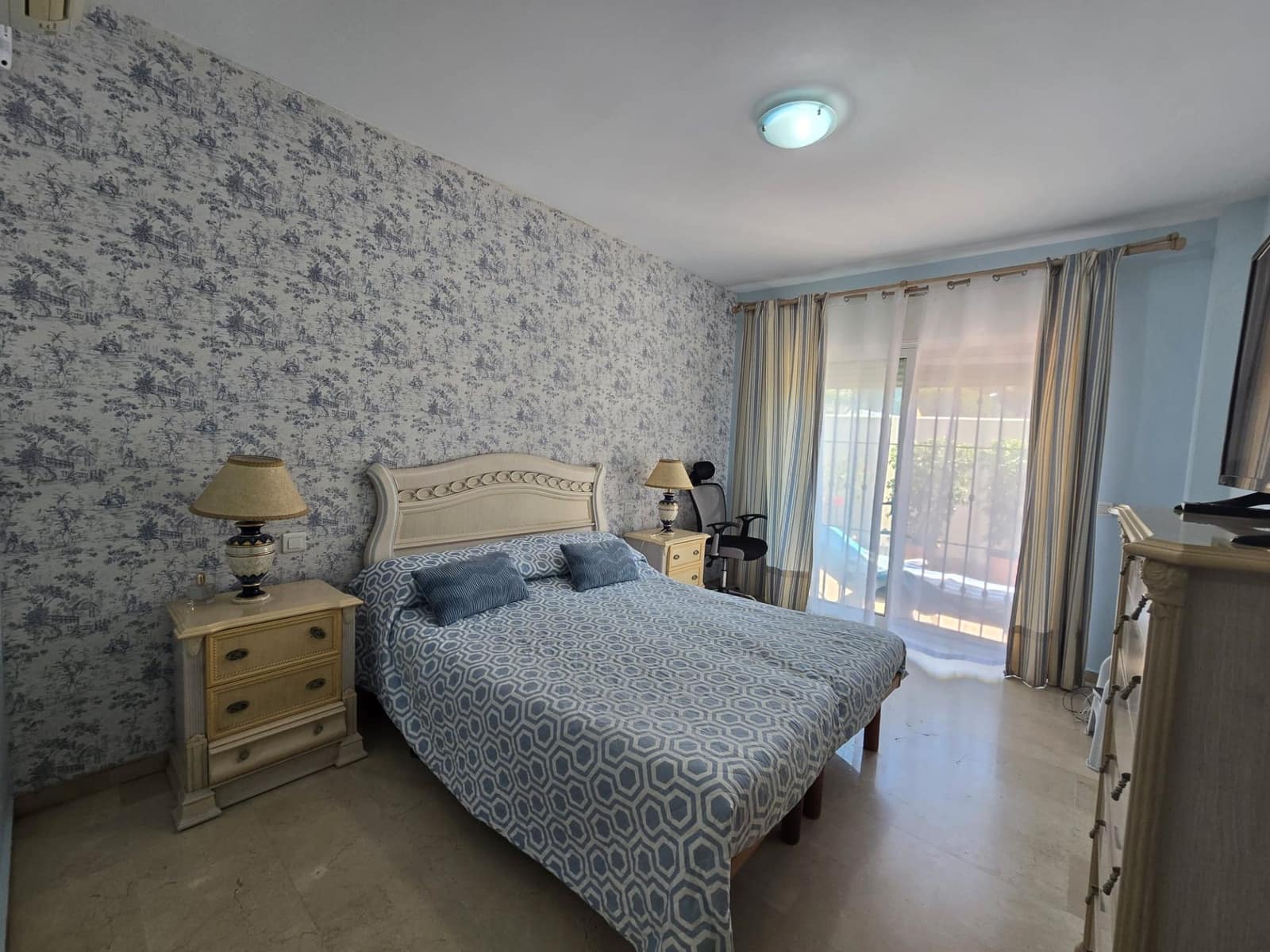 Piso de 2 habitaciones en Marbella en venta con piscina garaje - 560.000 € (Ref: 9543967)