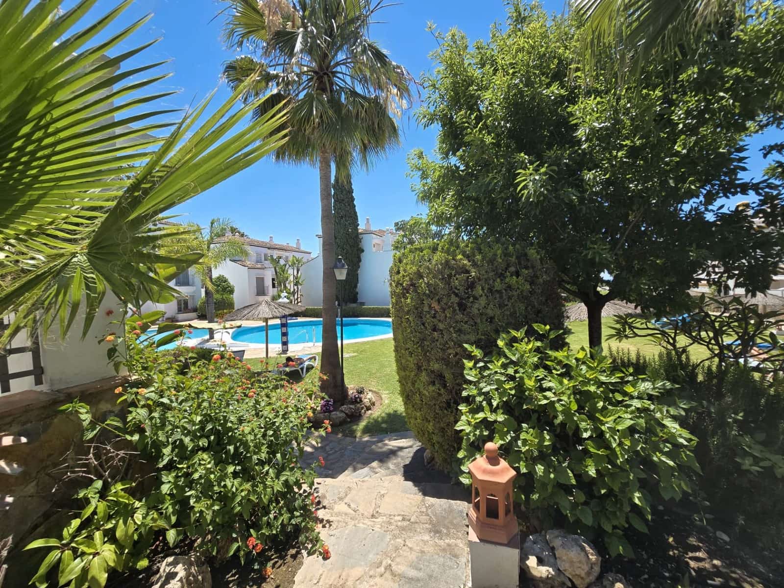 Piso de 2 habitaciones en Marbella en venta con piscina garaje - 560.000 € (Ref: 9543967)