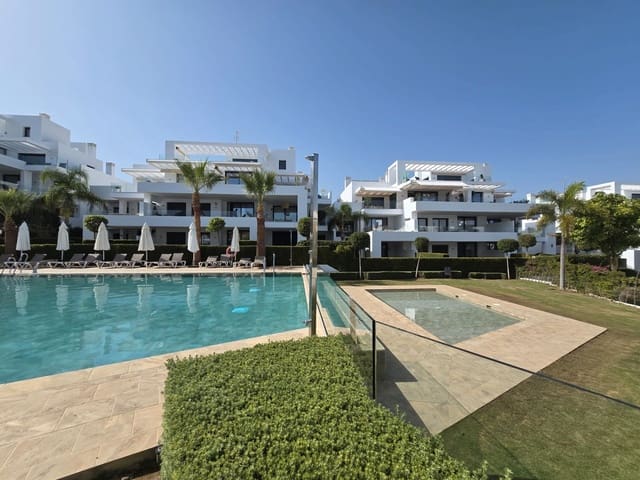 Piso de 2 habitaciones en El Paraiso, Estepona en venta con piscina garaje - 570.000 € (Ref: 9543968)