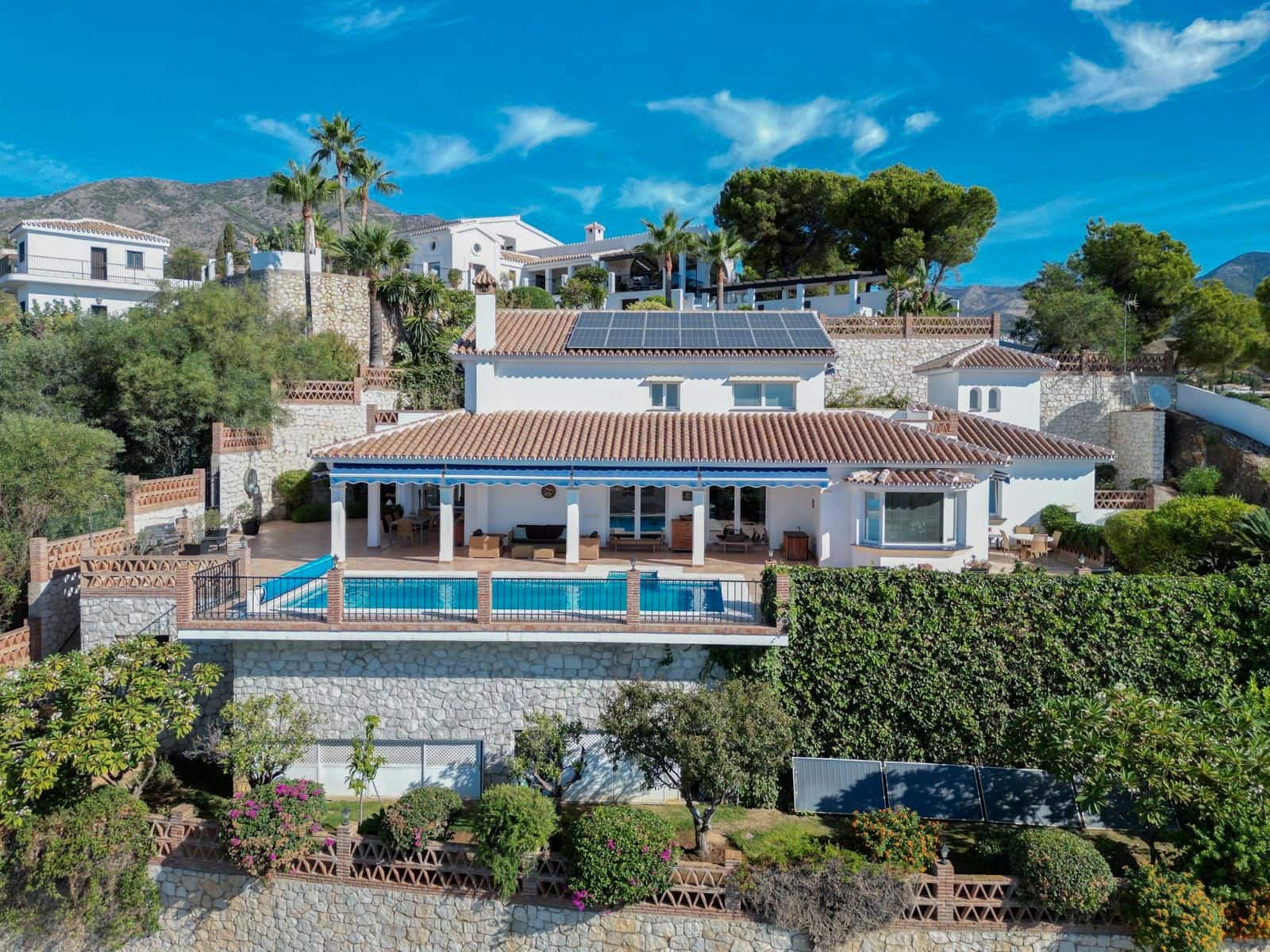 4 bedroom Villa for sale in Mijas with pool garage - € 1,400,000 (Ref: 9543971)