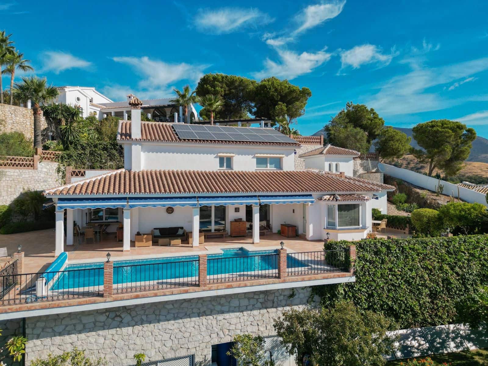 4 bedroom Villa for sale in Mijas with pool garage - € 1,400,000 (Ref: 9543971)