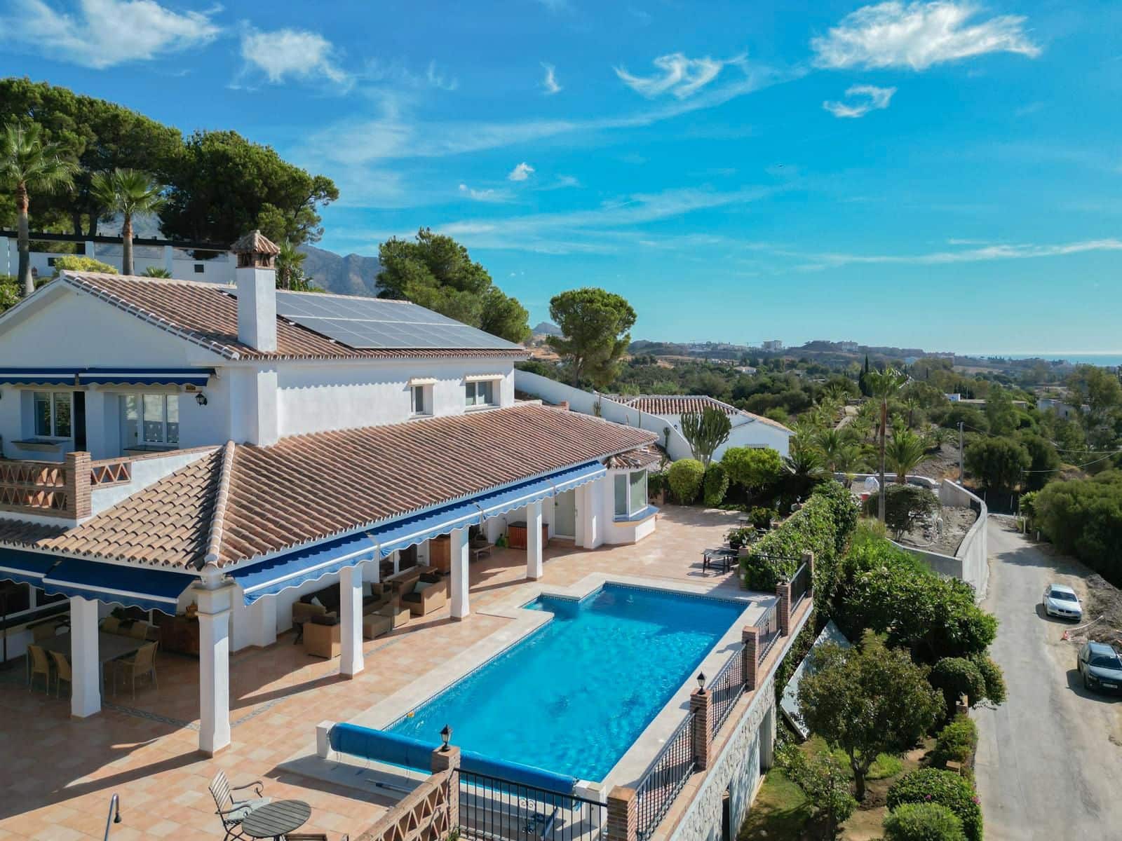 4 bedroom Villa for sale in Mijas with pool garage - € 1,400,000 (Ref: 9543971)