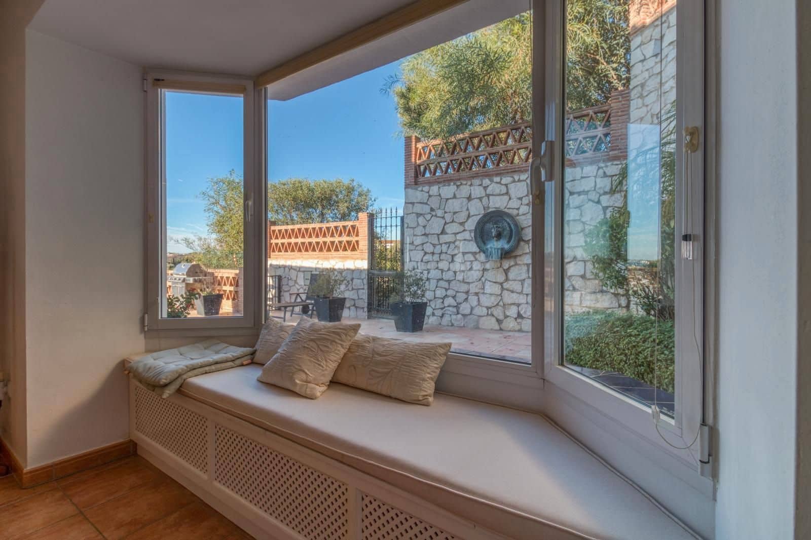 4 bedroom Villa for sale in Mijas with pool garage - € 1,400,000 (Ref: 9543971)