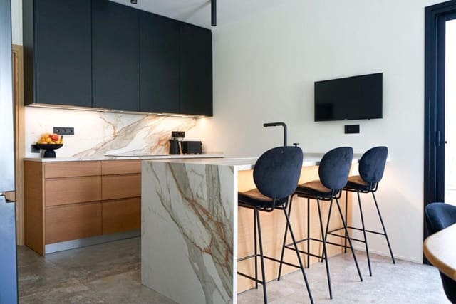 5 sypialnia Willa na sprzedaż w El Paraíso, Benahavís z basenem garażem - 1 299 000 € (Ref: 8802370)