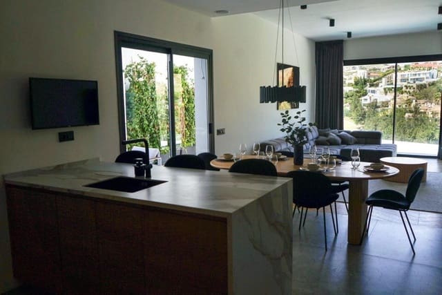 5 sypialnia Willa na sprzedaż w El Paraíso, Benahavís z basenem garażem - 1 299 000 € (Ref: 8802370)