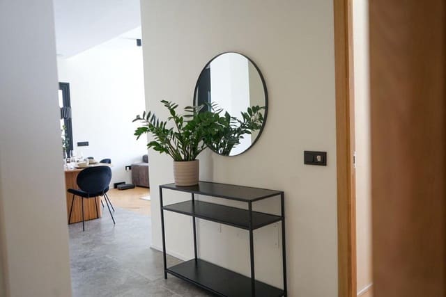 5 makuuhuone Huvila myytävänä paikassa El Paraíso, Benahavís mukana uima-altaan 
autotalli - 1 299 000 € (Ref: 8802370)