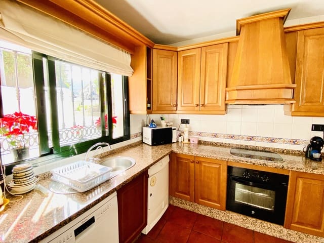 4 soveværelse Byhus til salg i Benahavís pueblo, Benahavís med garage - € 620.000 (Ref: 8802371)