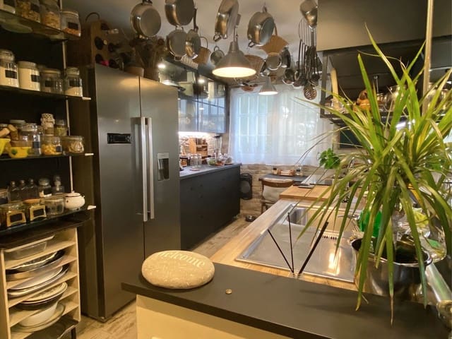 2 makuuhuone Huoneisto myytävänä paikassa Río Real, Marbella mukana uima-altaan 
autotalli - 406 000 € (Ref: 8802373)