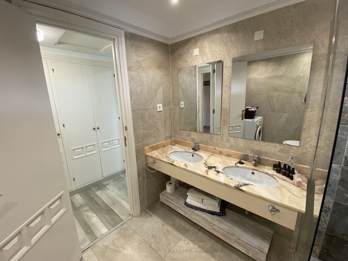 1 slaapkamer Appartement te koop in Estepona met zwembad garage - € 235.000 (Ref: 8802375)