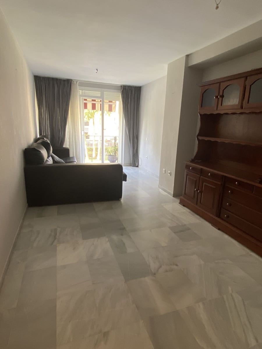 4 soveværelse Lejlighed til salg i Nueva Andalucia med swimmingpool - € 280.000 (Ref: 8802376)