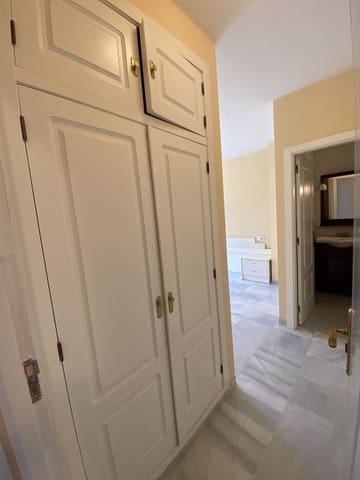 4 sovrum Lägenhet till salu i Rodeo Alto - Guadaiza - La Campana, Marbella med pool - 280 000 € (Ref: 8802376)