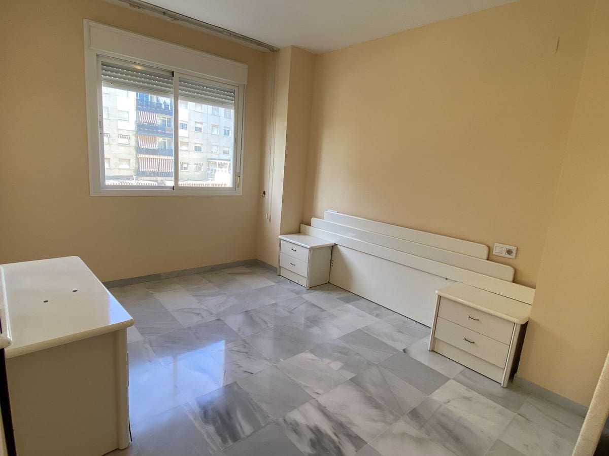 4 soveværelse Lejlighed til salg i Nueva Andalucia med swimmingpool - € 280.000 (Ref: 8802376)