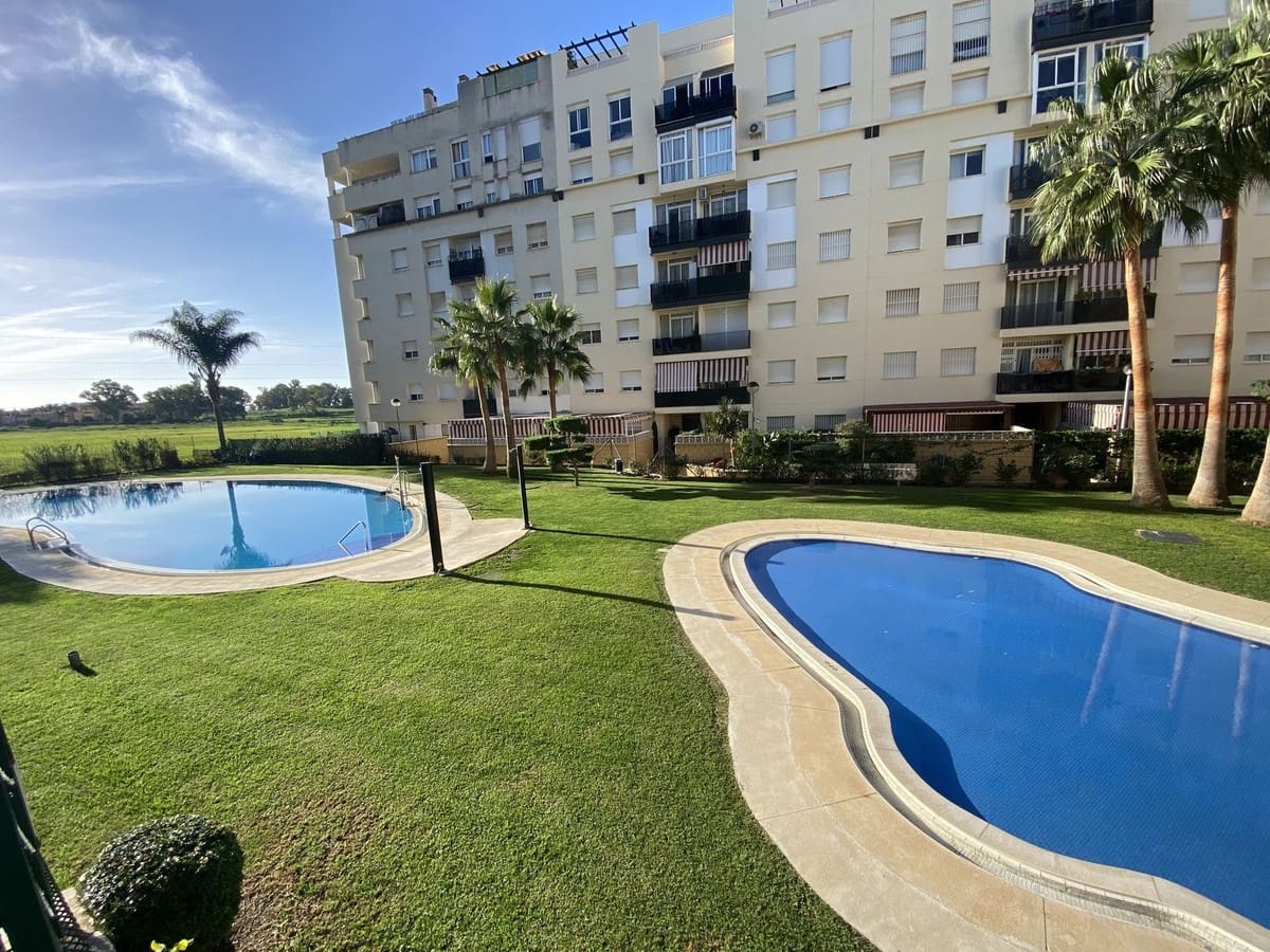 4 bedroom Apartment for sale in Nueva Andalucia with pool - € 279,000 (Ref: 8802376)