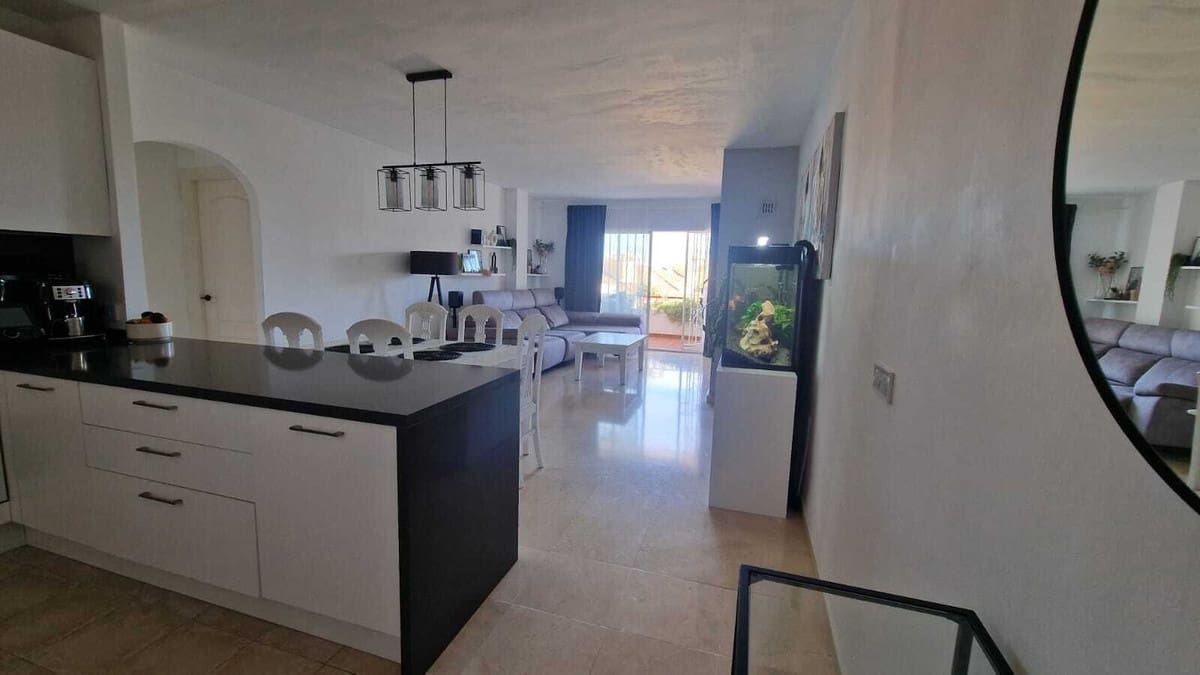 2 soveværelse Lejlighed til salg i Estepona med swimmingpool garage - € 365.000 (Ref: 8868460)