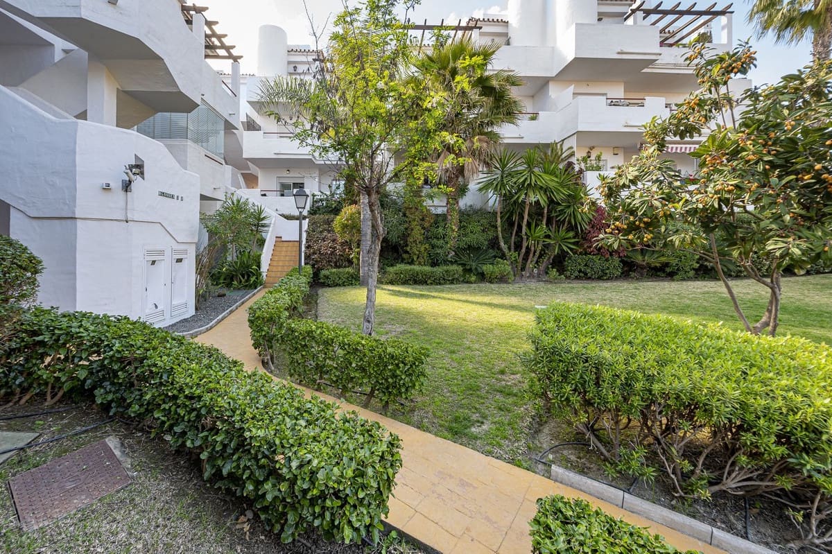 2 soveværelse Lejlighed til salg i Estepona med swimmingpool garage - € 365.000 (Ref: 8868460)