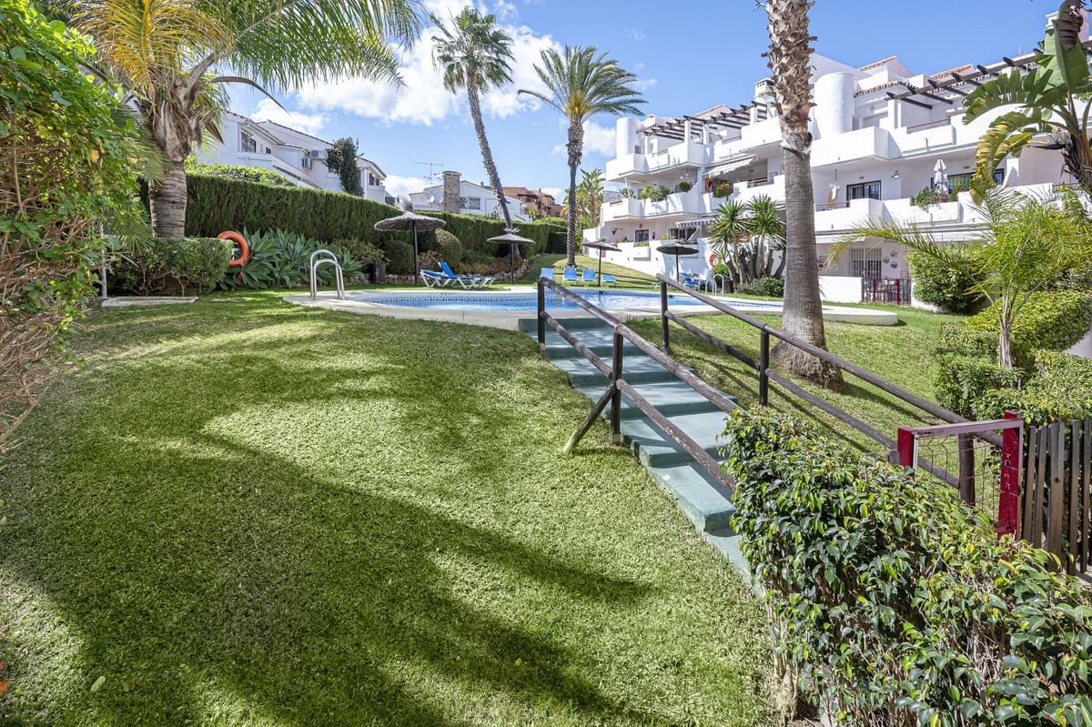 2 soverom Leilighet til salgs i Estepona med svømmebasseng garasje - € 365 000 (Ref: 8868460)