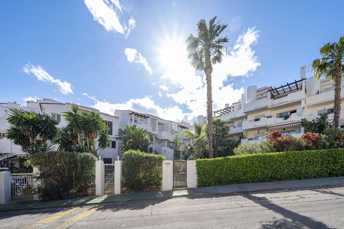 2 Zimmer Apartment zu verkaufen in Estepona mit Pool Garage - 365.000 € (Ref: 8868460)