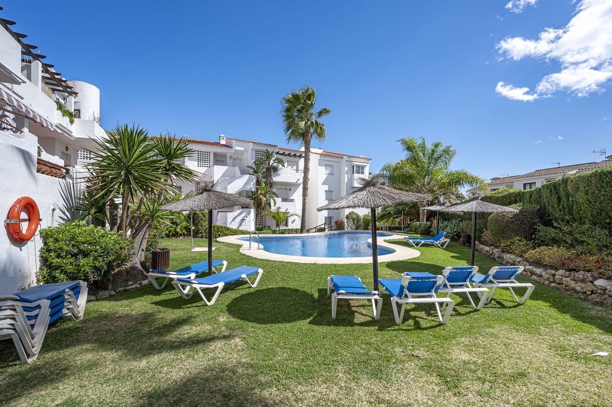 2 Zimmer Apartment zu verkaufen in Estepona mit Pool Garage - 365.000 € (Ref: 8868460)