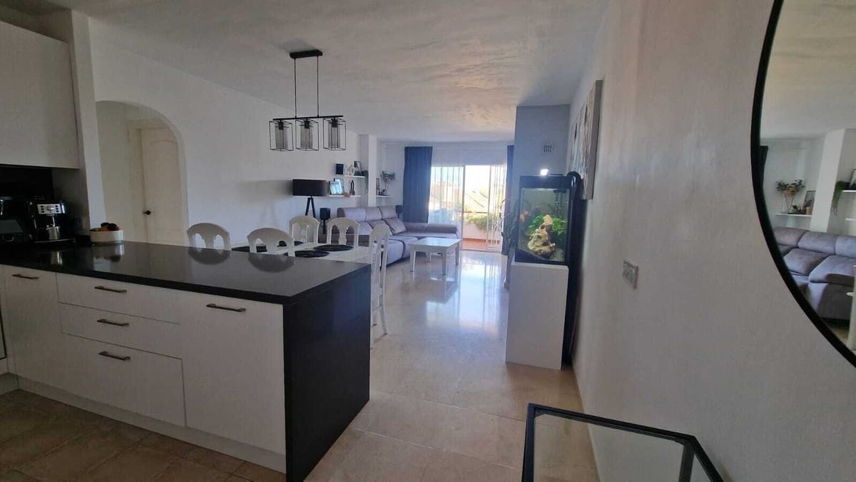 2 bedroom Apartment for sale in Estepona with pool garage - € 365,000 (Ref: 8868460)