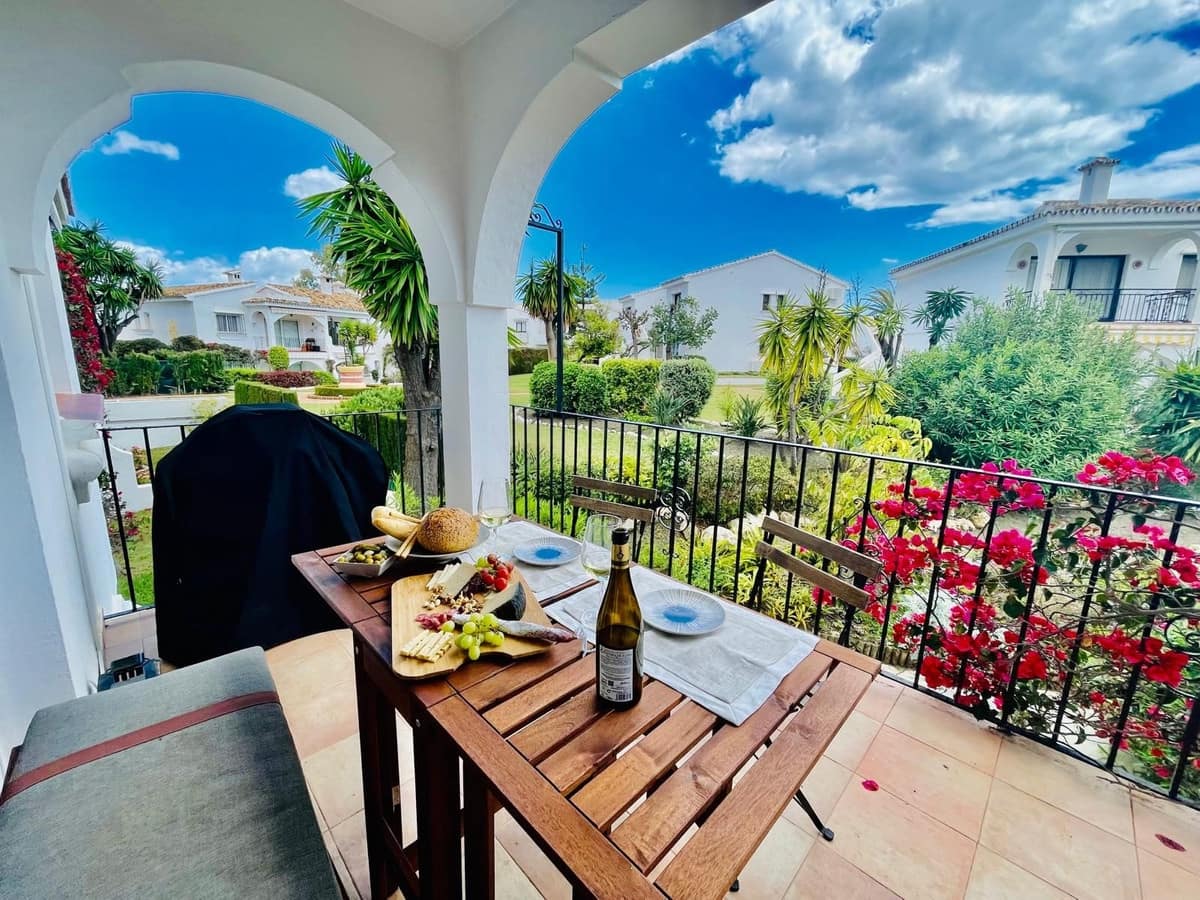 2 soveværelse Lejlighed til salg i Benahavis med swimmingpool - € 319.000 (Ref: 8889032)