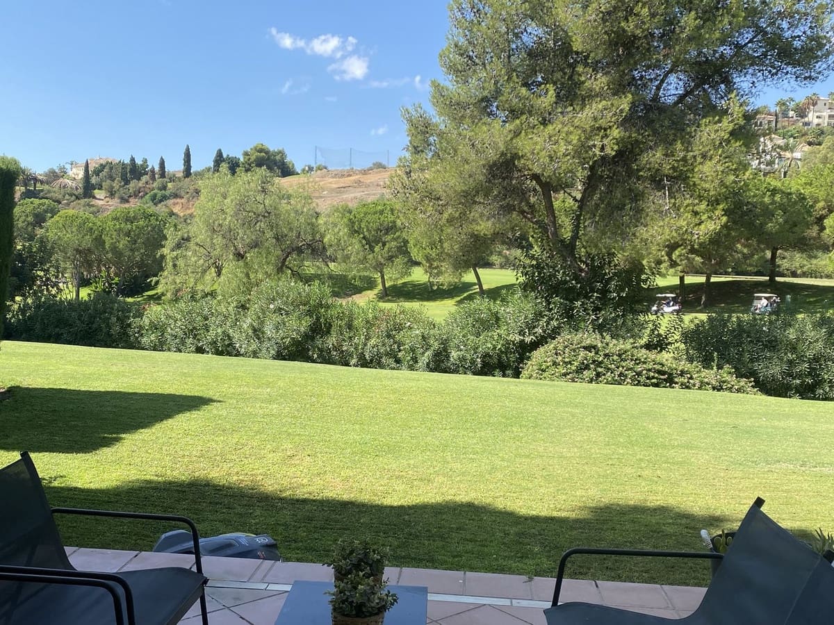 3 soverom Leilighet til salgs i Los Arqueros med svømmebasseng garasje - € 415 000 (Ref: 8967245)