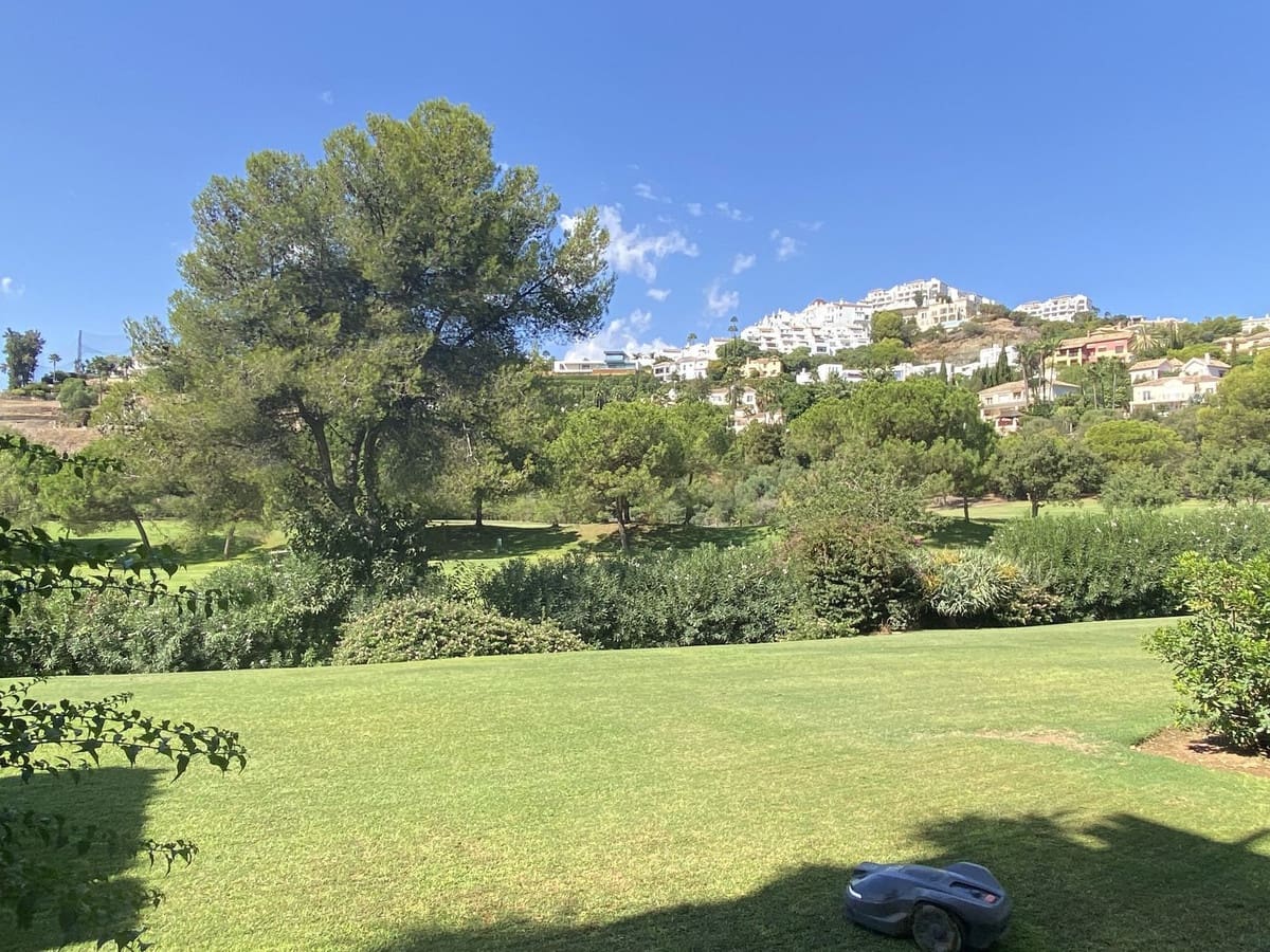 3 soverom Leilighet til salgs i Los Arqueros med svømmebasseng garasje - € 415 000 (Ref: 8967245)