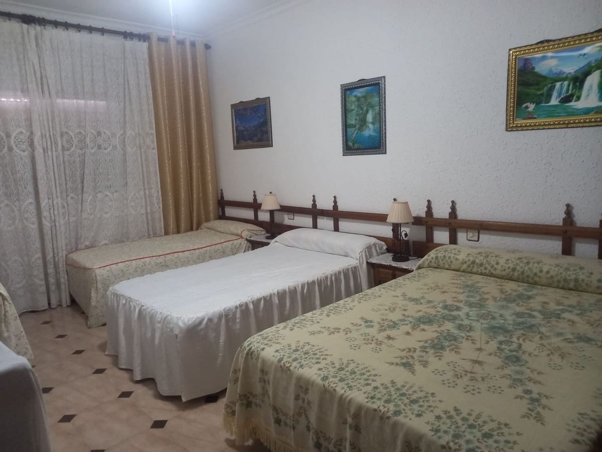 6 bedroom Townhouse for sale in Algodonales with garage - € 226,000 (Ref: 9084924)