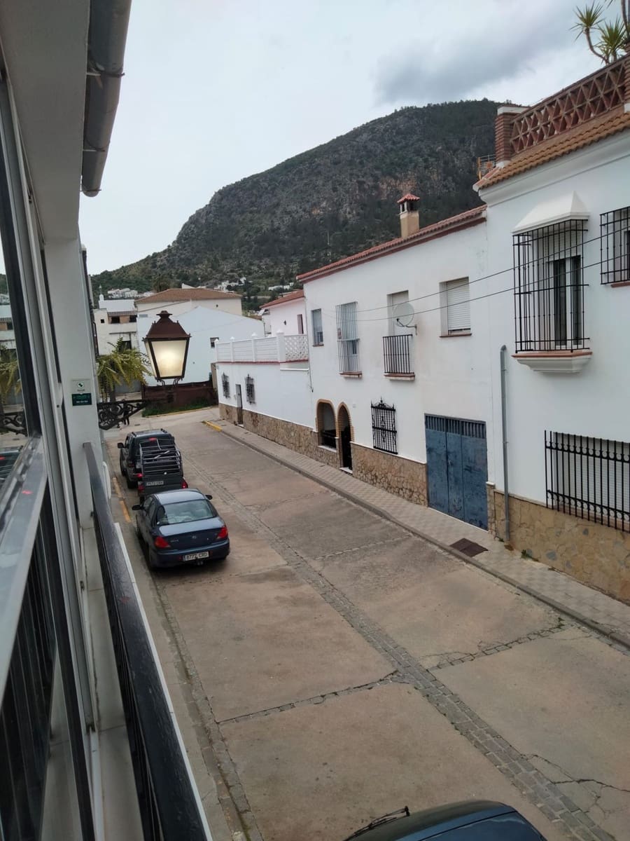 6 bedroom Townhouse for sale in Algodonales with garage - € 226,000 (Ref: 9084924)