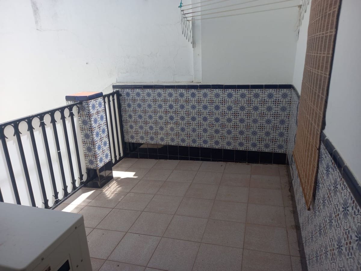 6 bedroom Townhouse for sale in Algodonales with garage - € 226,000 (Ref: 9084924)