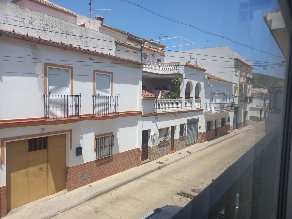 6 bedroom Townhouse for sale in Algodonales with garage - € 226,000 (Ref: 9084924)