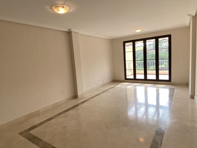 3 soverom Penthouse til salgs i Los Arqueros - Puerto del Almendro, Benahavís med svømmebasseng garasje - € 480 000 (Ref: 9101402)