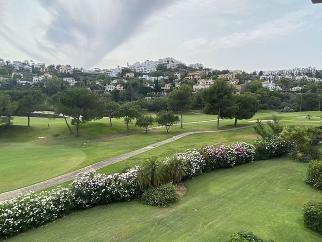 3 soverom Penthouse til salgs i Los Arqueros - Puerto del Almendro, Benahavís med svømmebasseng garasje - € 480 000 (Ref: 9101402)