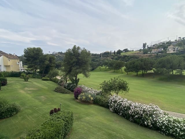 3 soverom Penthouse til salgs i Los Arqueros - Puerto del Almendro, Benahavís med svømmebasseng garasje - € 480 000 (Ref: 9101402)