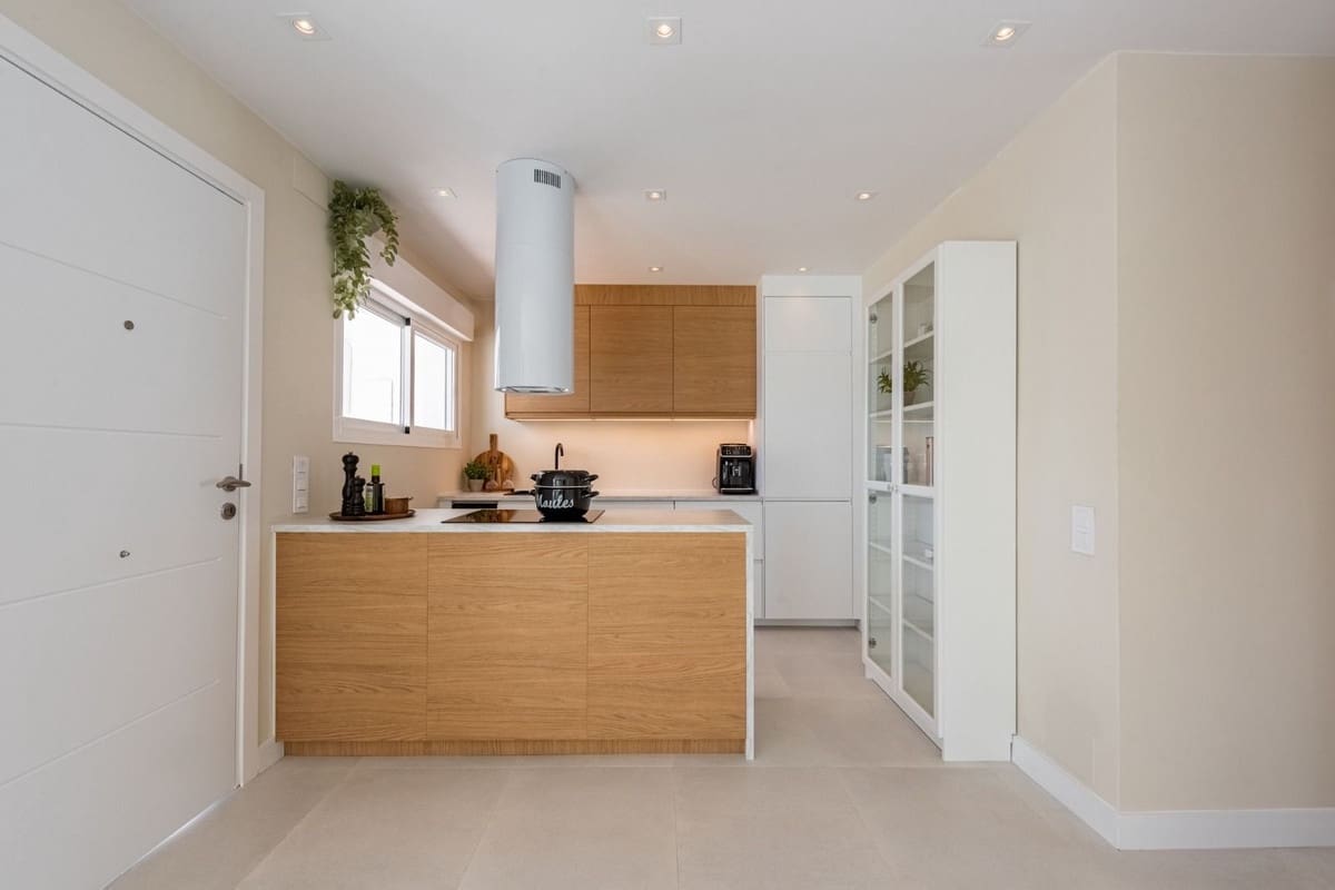 Bungalow de 2 habitaciones en San Pedro de Alcantara en venta con piscina garaje - 529.000 € (Ref: 9201536)