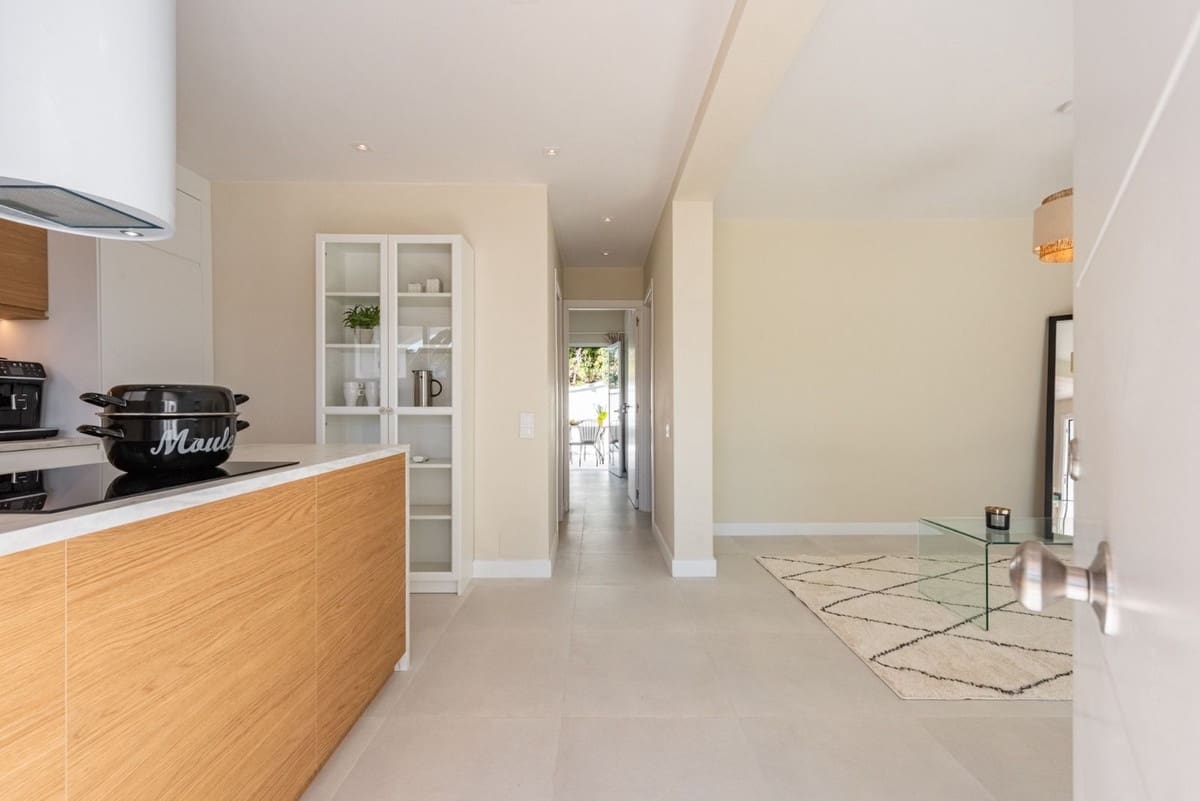 Bungalow de 2 habitaciones en San Pedro de Alcantara en venta con piscina garaje - 529.000 € (Ref: 9201536)