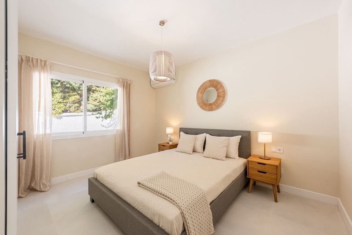 Bungalow de 2 habitaciones en San Pedro de Alcantara en venta con piscina garaje - 529.000 € (Ref: 9201536)