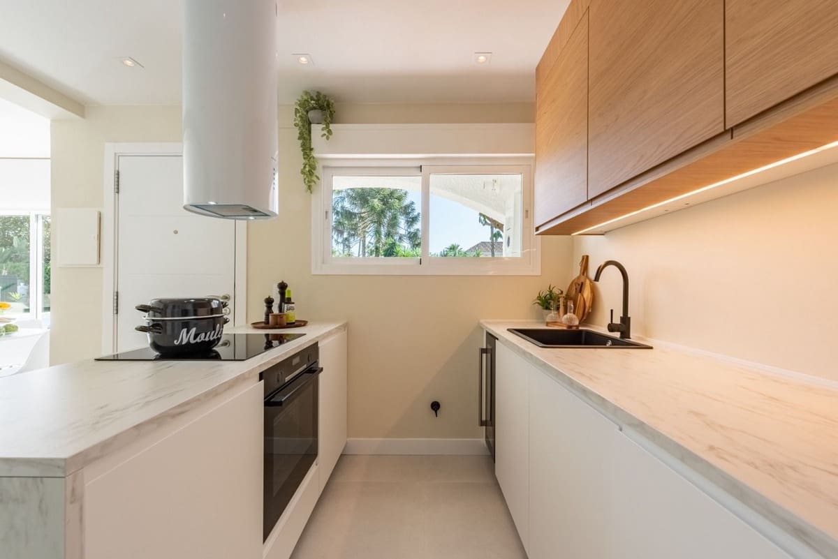 2 quarto Bungalow para venda em San Pedro de Alcantara com piscina garagem - 529 000 € (Ref: 9201536)