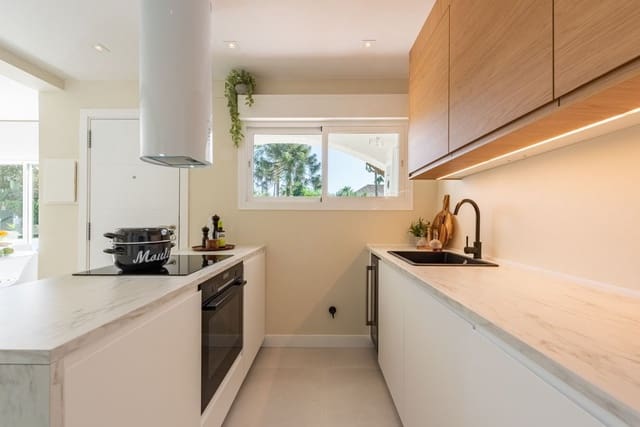 2 quarto Bungalow para venda em Nueva Alcántara, Marbella com piscina garagem - 529 000 € (Ref: 9201536)