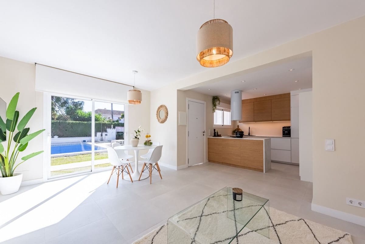 2 quarto Bungalow para venda em San Pedro de Alcantara com piscina garagem - 529 000 € (Ref: 9201536)