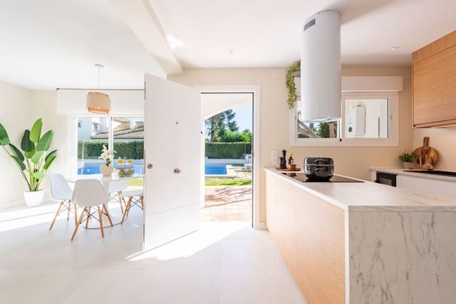 2 quarto Bungalow para venda em Nueva Alcántara, Marbella com piscina garagem - 529 000 € (Ref: 9201536)