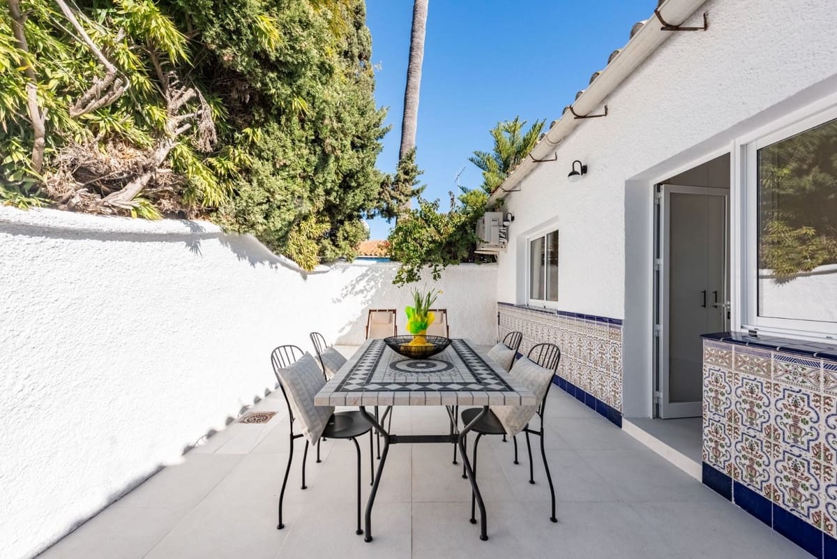 2 quarto Bungalow para venda em San Pedro de Alcantara com piscina garagem - 529 000 € (Ref: 9201536)