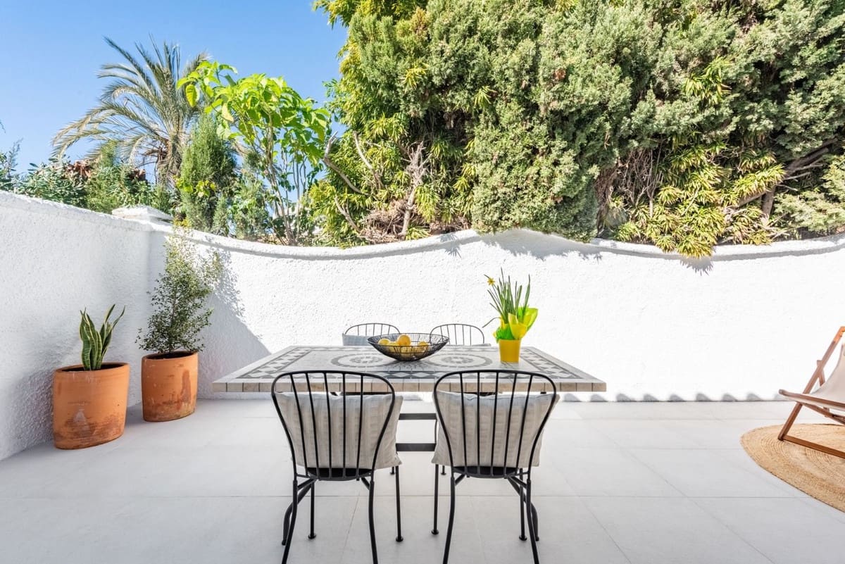 2 quarto Bungalow para venda em San Pedro de Alcantara com piscina garagem - 529 000 € (Ref: 9201536)