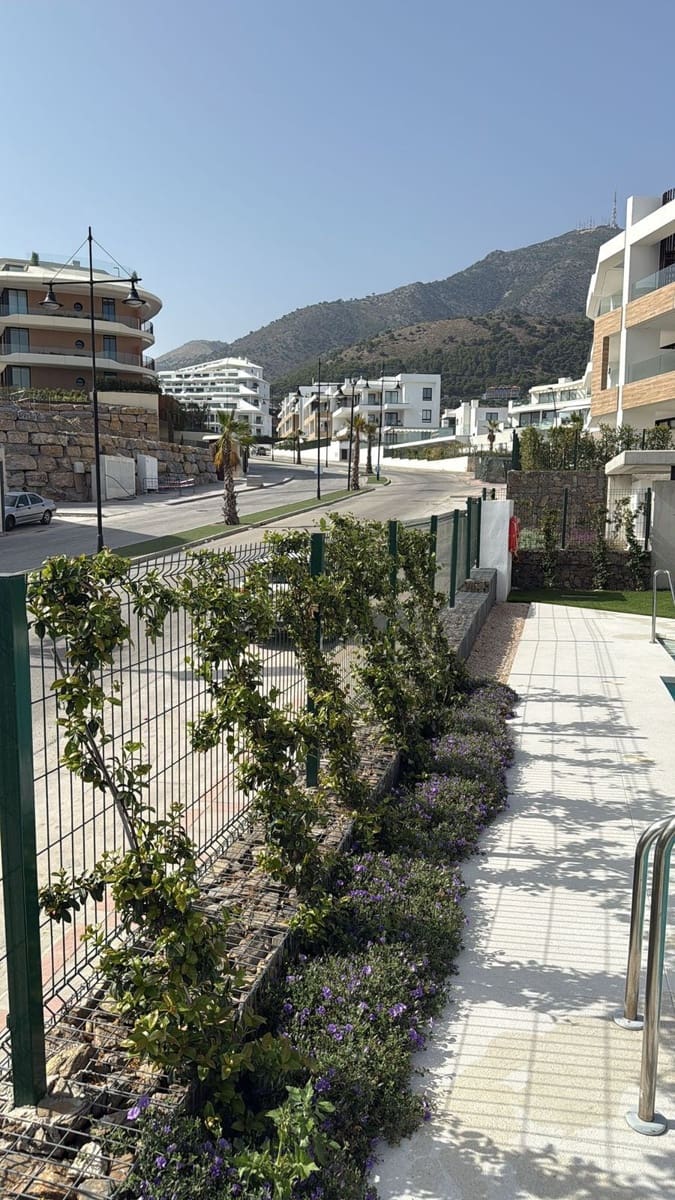 2 soveværelse Lejlighed til salg i Benalmadena Costa med swimmingpool garage - € 499.000 (Ref: 9242352)