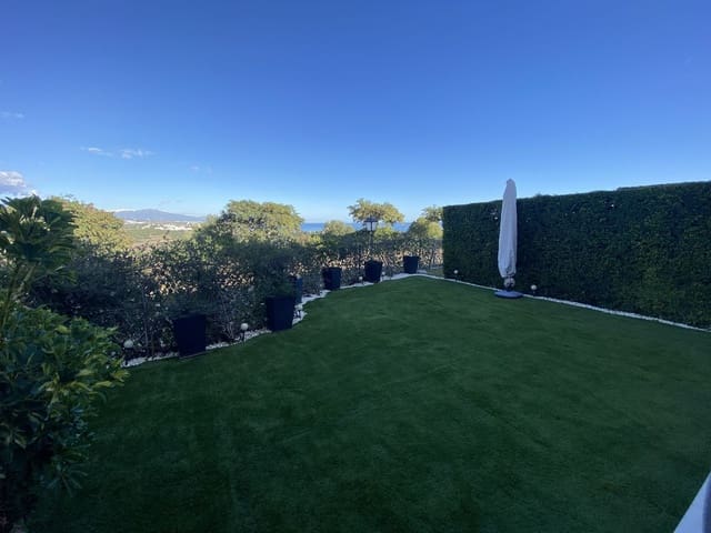 3 makuuhuone Omakotitalo myytävänä paikassa Bahia de Casares, Casares mukana uima-altaan 
autotalli - 1 195 000 € (Ref: 9352997)