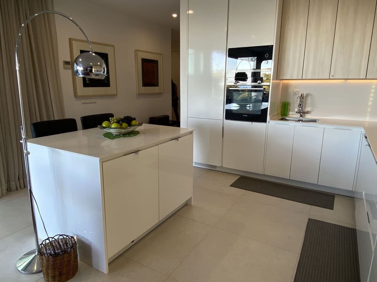 3 sypialnia Dom na sprzedaż w Bahia de Casares z basenem garażem - 1 195 000 € (Ref: 9352997)